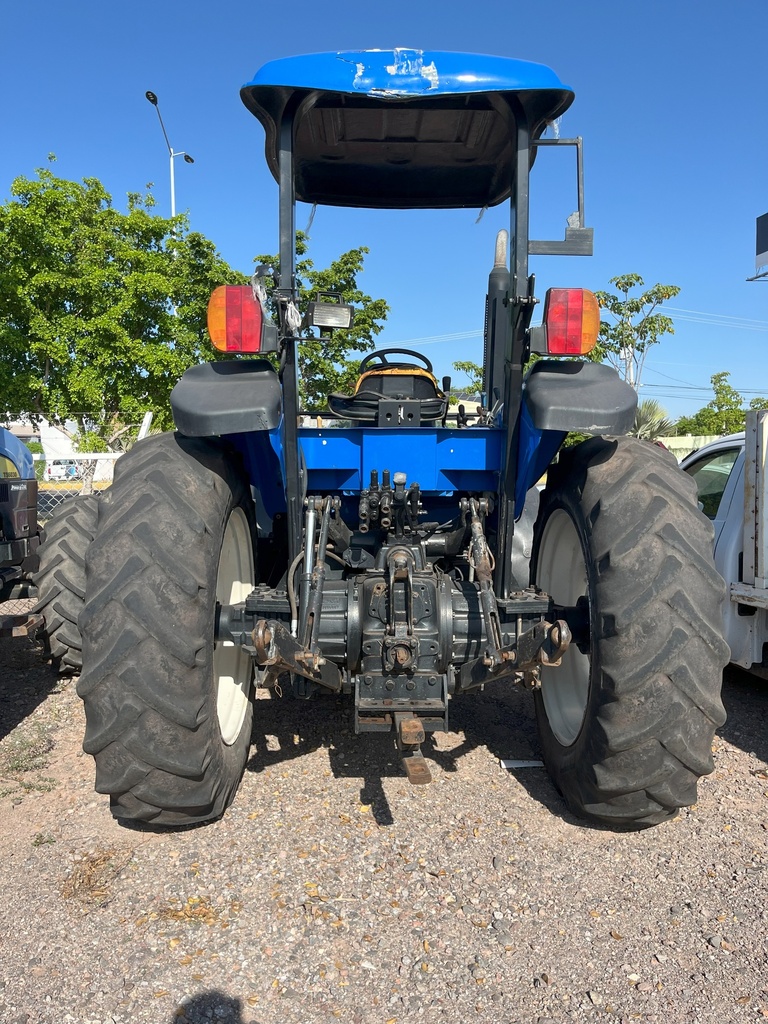TS6.125 4WD 8X8 MS SEMINUEVO ATRÁS