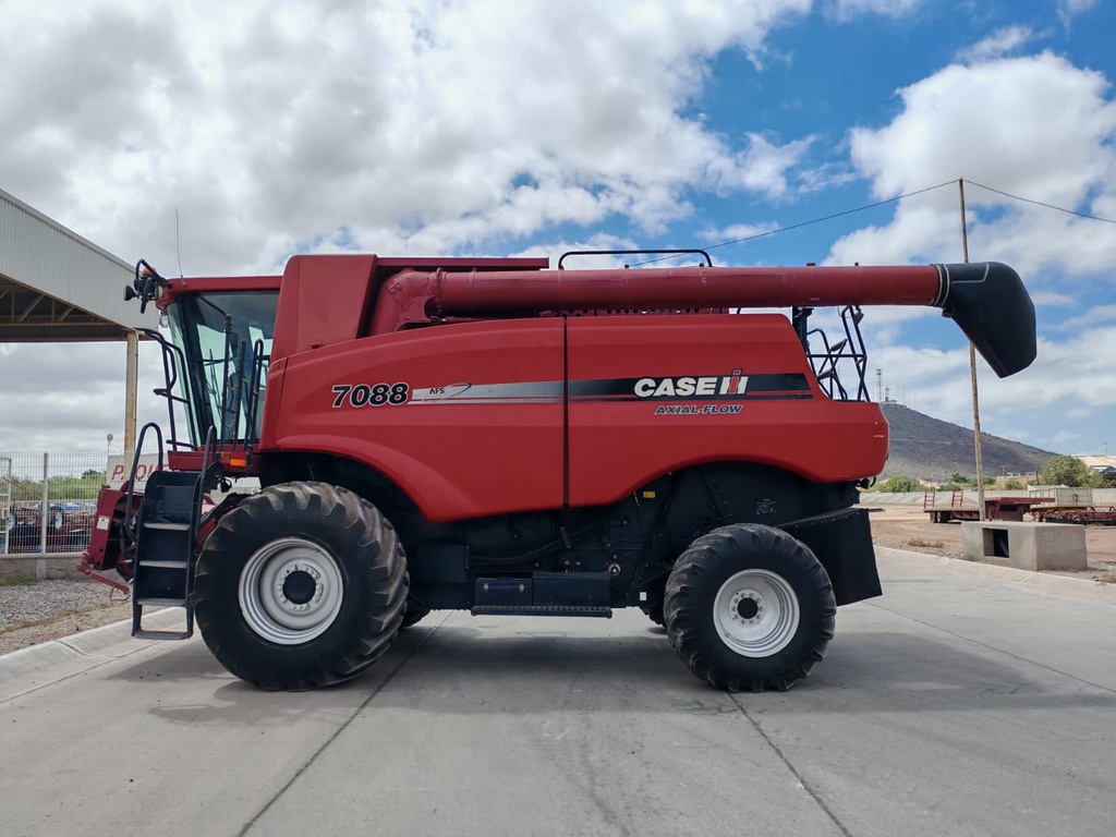 7088 COMBINADA CASE IH (SEMINUEVA)