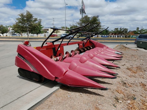 [CABEZAL PARA MAIZ 8 SURCOS MOD. 3408 SEMINUEVO] SEMI-NEW CORN HEADER 8 ROW MODEL 3408